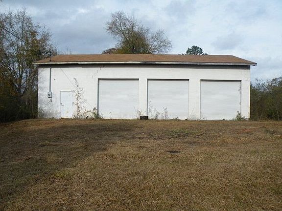 4th image of 967 Old Wiggins Hwy