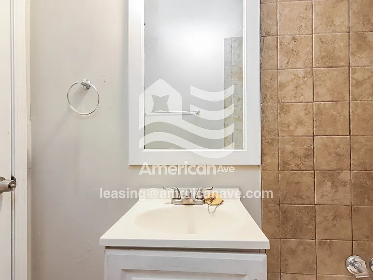 973524_014_bathroom_14.jpg