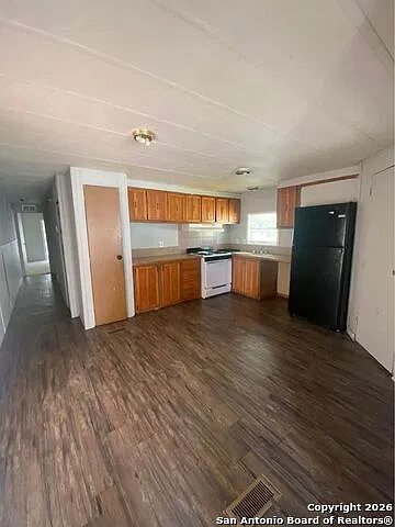 1102 Simmons Ave — Photo 3