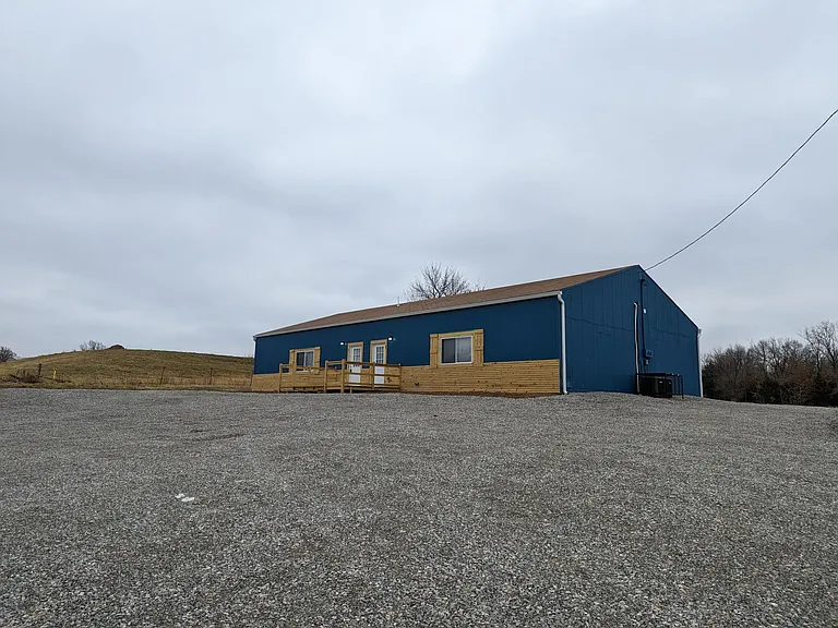 700 W 40th Hwy #1-4 — Photo 11