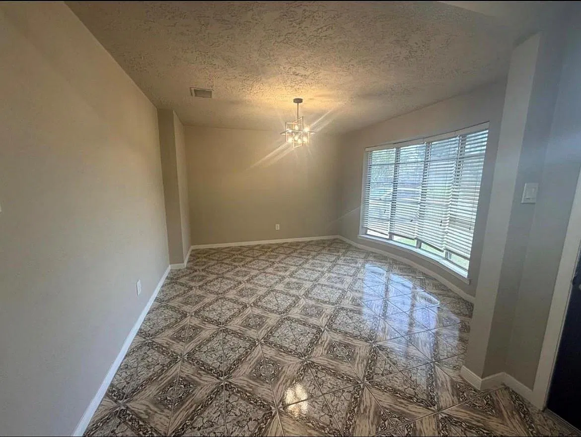 3 bed, 2.0 bath, 2035 sqft, $2,100 — Photo 4