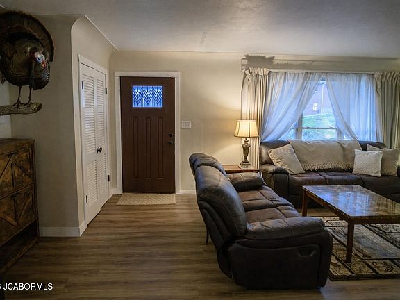 4th image of 908 Westwood Dr