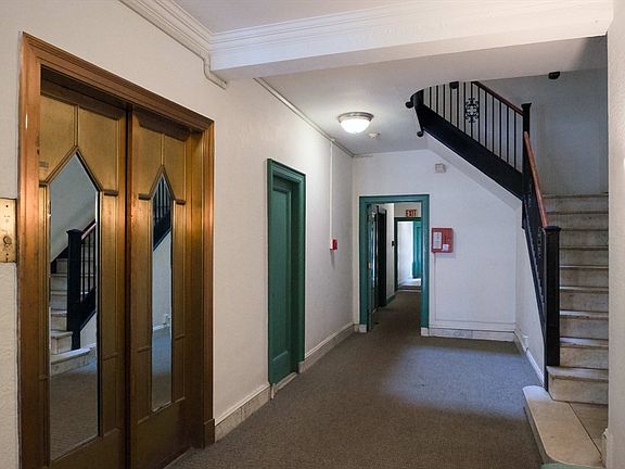4th image of 52 Strathmore Rd APT 44