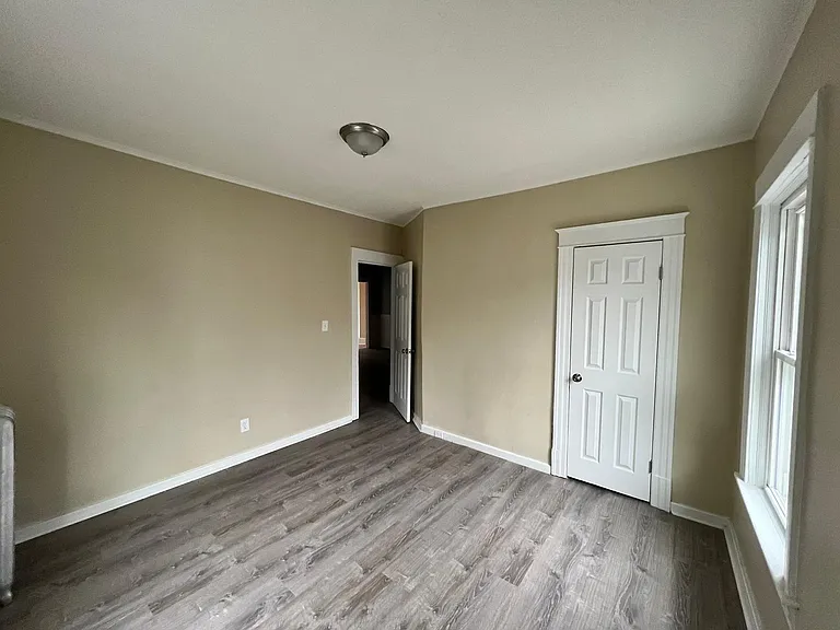 1475 Dwight St #2L — Photo 3