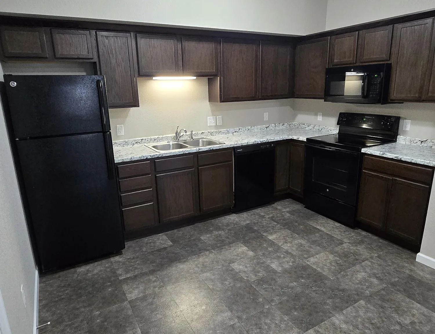 2 bed, 1160 sqft, $1,300 — Photo 3