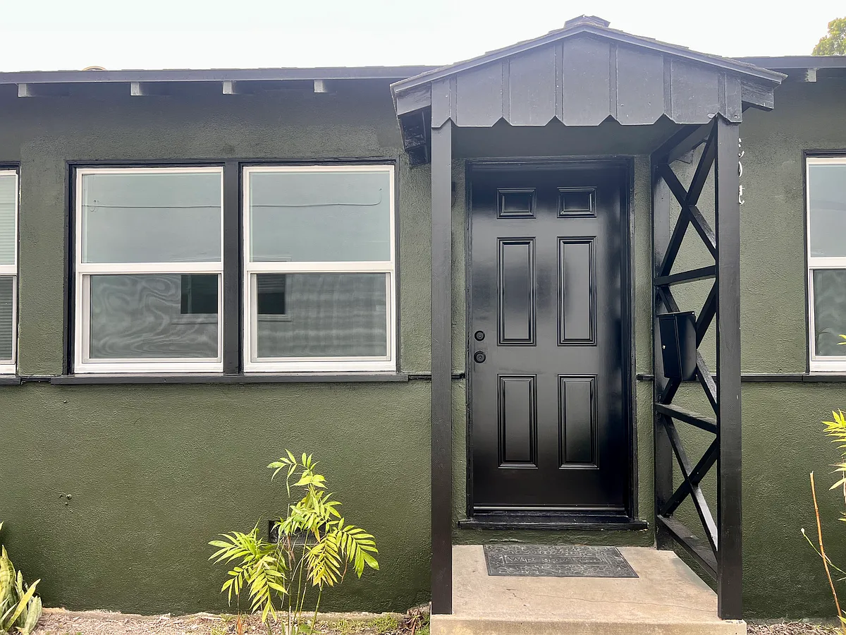 Building Photo - 1305 Venice Blvd #1/2