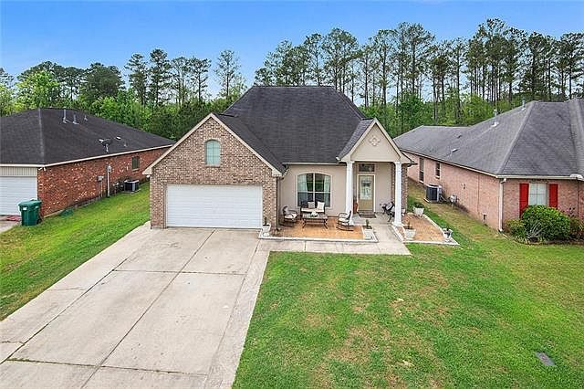 1st image of 25899 Willow Wood St