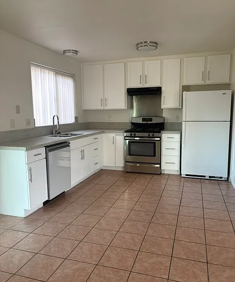 2117 Bluehaven Ct — Photo 1