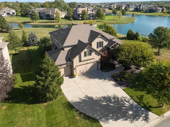 3600 W 158th St, Overland Park, KS 66224