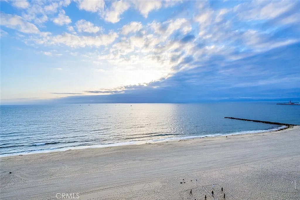 2 bed, 1050 sqft, $3,500 — Photo 1