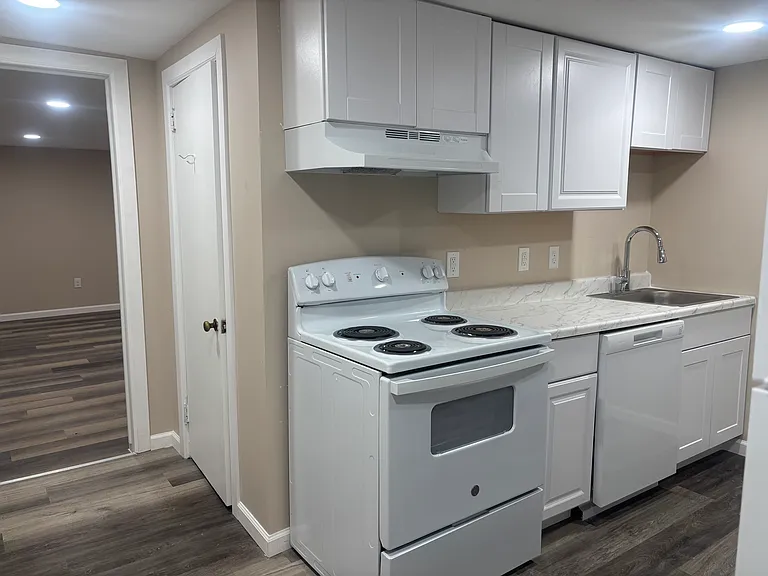 14 West Ave #B — Photo 3