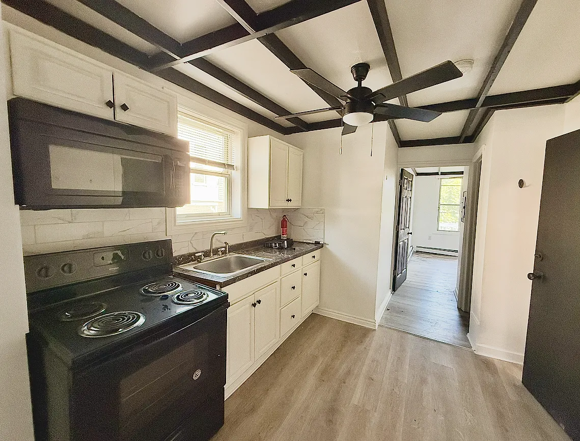 1 bed, 720 sqft, $1,100 — Photo 3