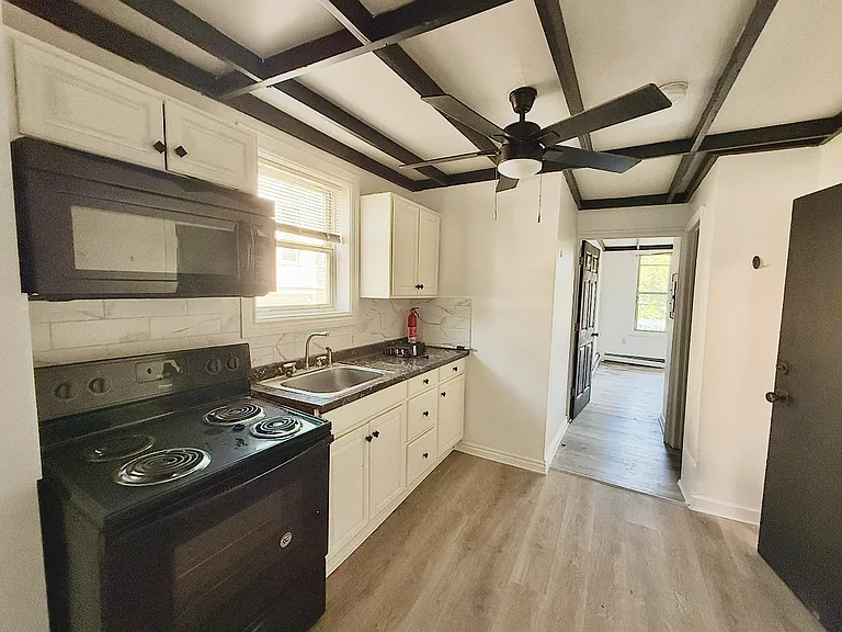 443 Harris St #2 — Photo 3
