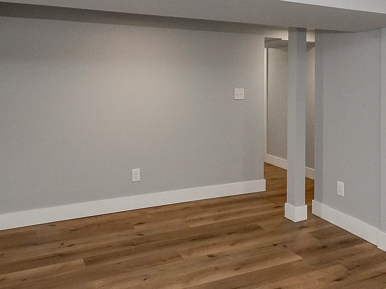 4246 S Graham St #BASEMENT — Photo 11