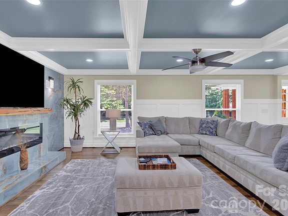 5th image of 6639 Ronda Ave