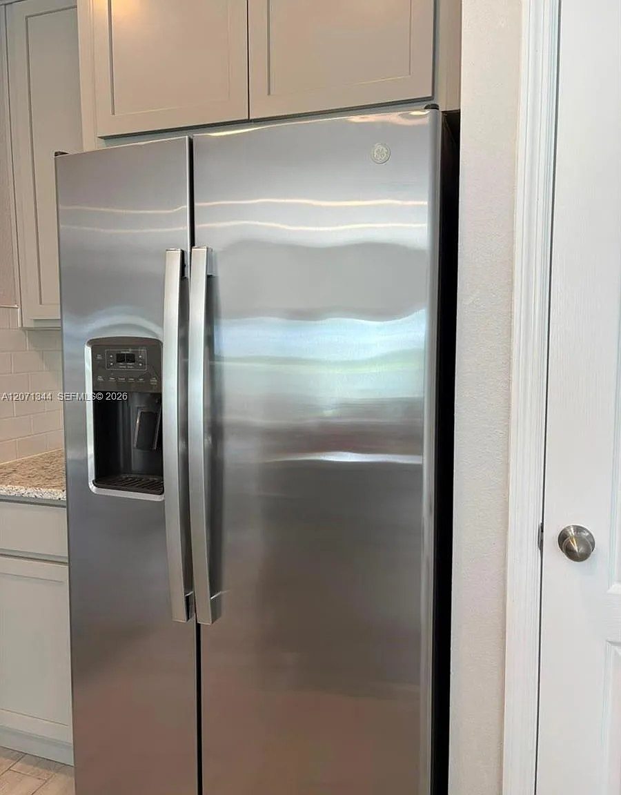 3 bed, 3.5 bath, 1379 sqft, $2,300 — Photo 4