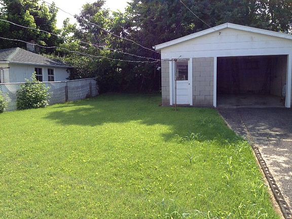 3rd image of 2834 Brant Ave