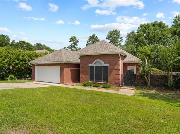 131 Shadow Lake Dr, Hattiesburg, MS 39402