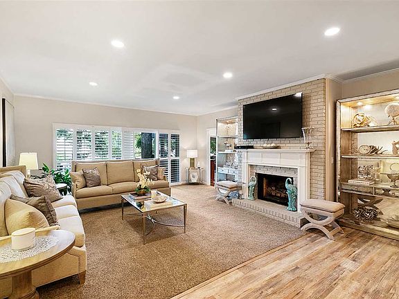 2nd image of 1104 N Pkwy #52