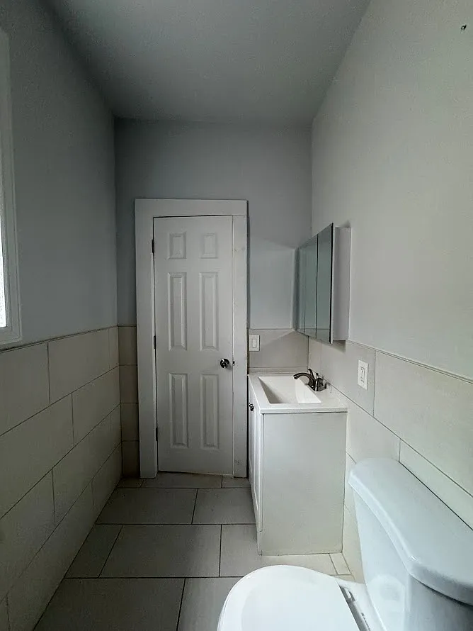 Building Photo - 691 Elizabeth Ave #67A