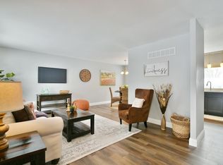 620 Hickory Knoll Ct, Ballwin, MO 63021