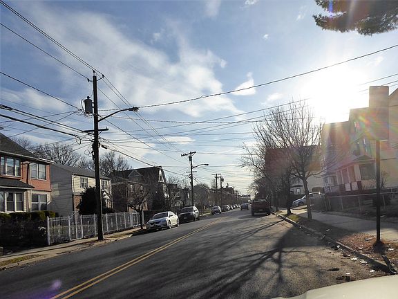 Exterior Neighborhood (street photo)