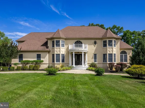 17 S Elmwood Rd, Marlton, NJ 08053