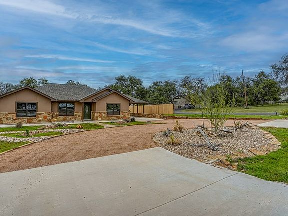 3rd image of 307B Liveoak Dr