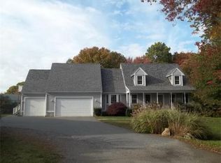 12 Wayne Memorial Dr, Dartmouth, MA 02747