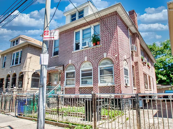 2540 Davidson Avenue image 1 of 2