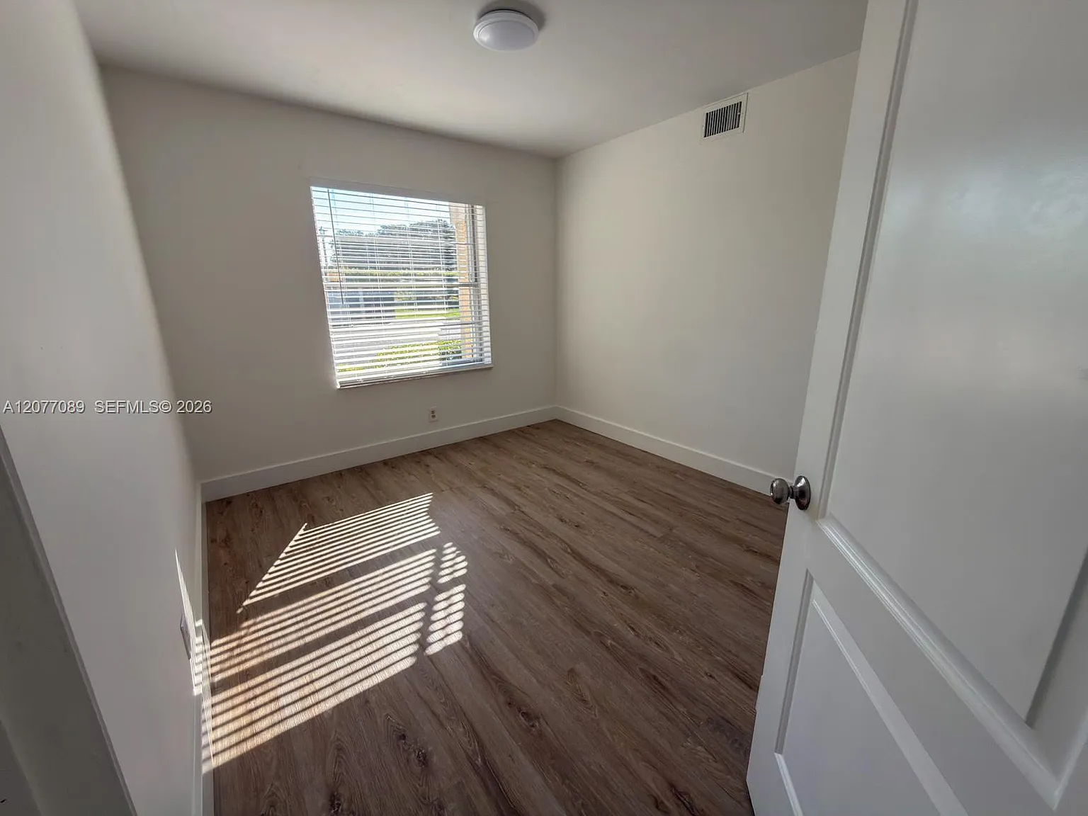 Rosewood Condo — Photo 4