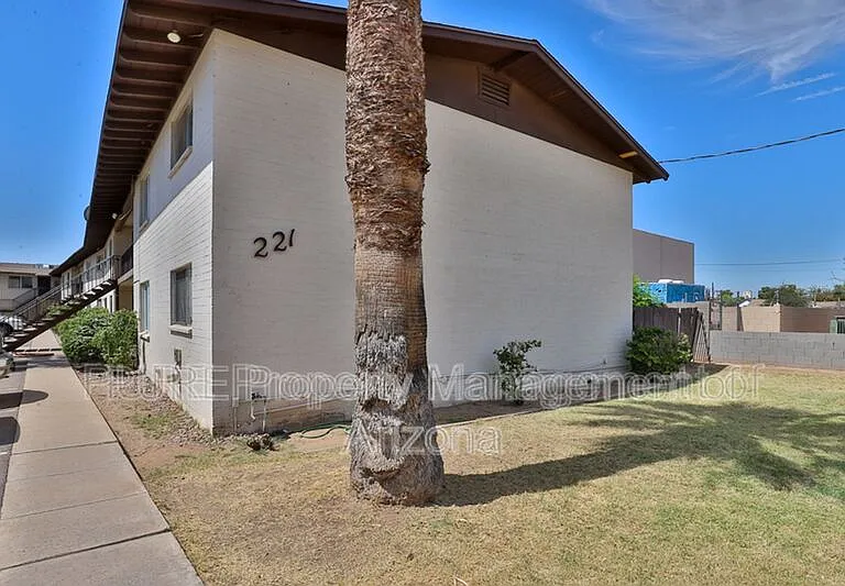 221 E 2nd Ave #9 — Photo 2