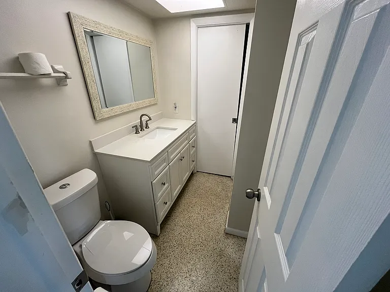 2301 Bay Blvd #2 — Photo 9