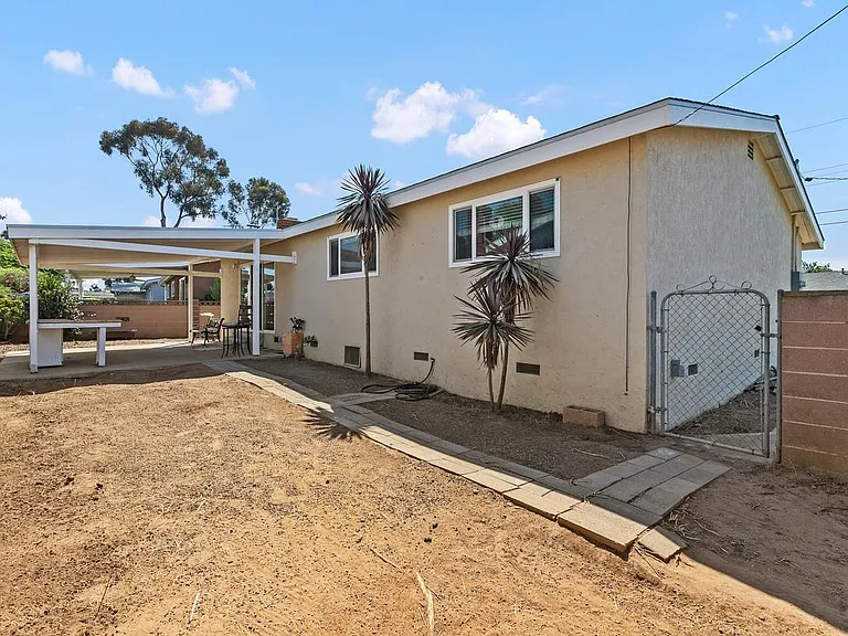4060 Armstrong St — Photo 24