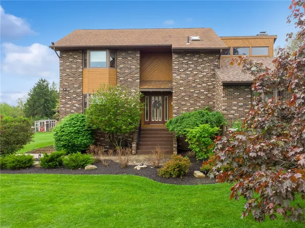 189 Wallrose Heights Rd, Baden, PA 15005
