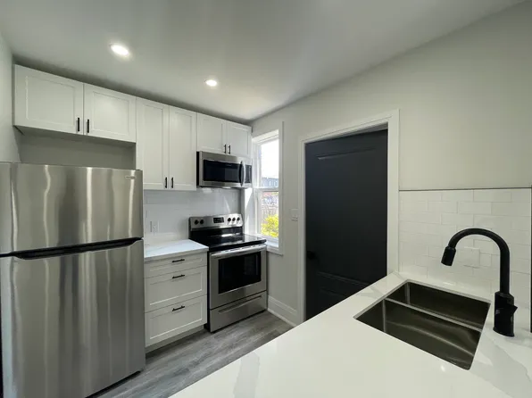 554 Cannon St E #1, Hamilton, ON L8L 2G3