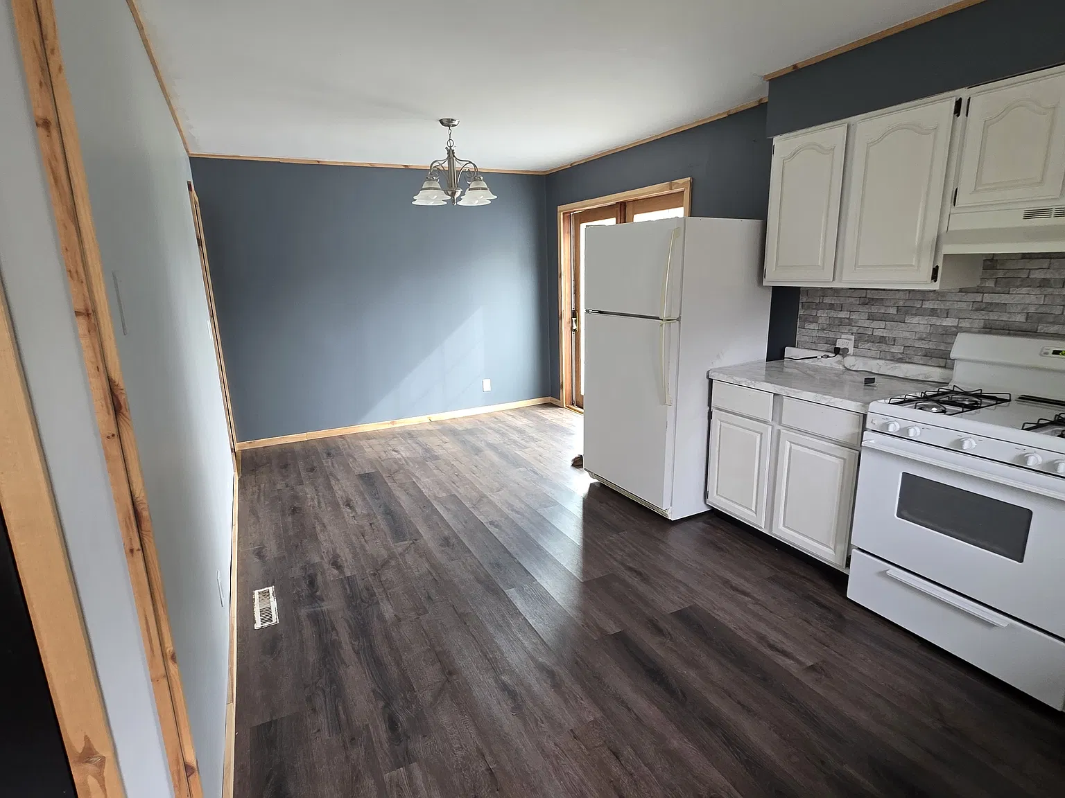 3 bed, 1335 sqft, $1,400 — Photo 2