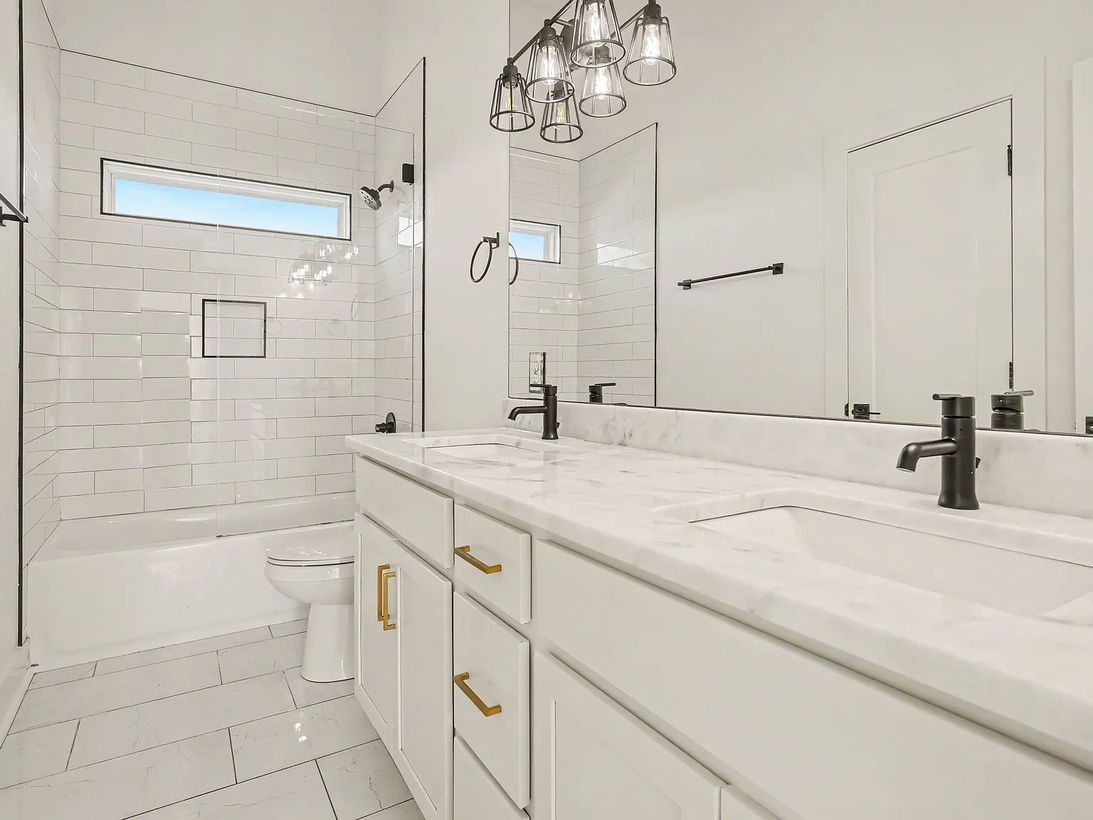 4 bed, 3005 sqft, $4,900 — Photo 1