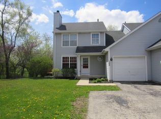 105 Chancellor Ct, Genoa City, WI 53128