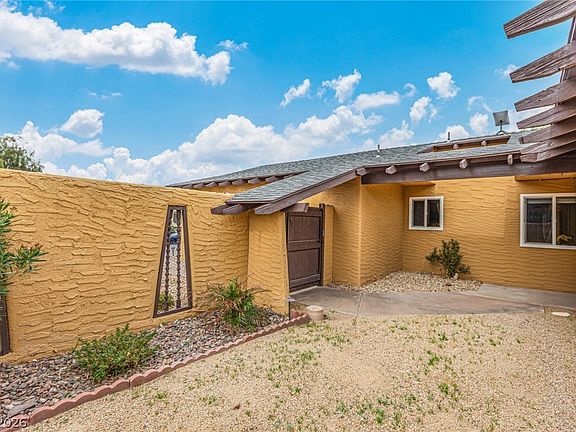 5th image of 622 E Fairway Rd