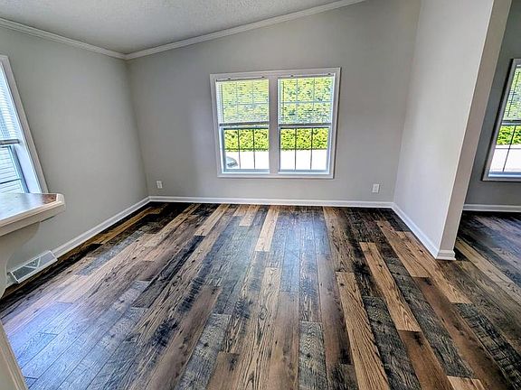 4th image of 140 Grant Ave