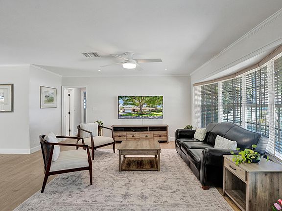 4th image of 3930 NE 21st Avenue