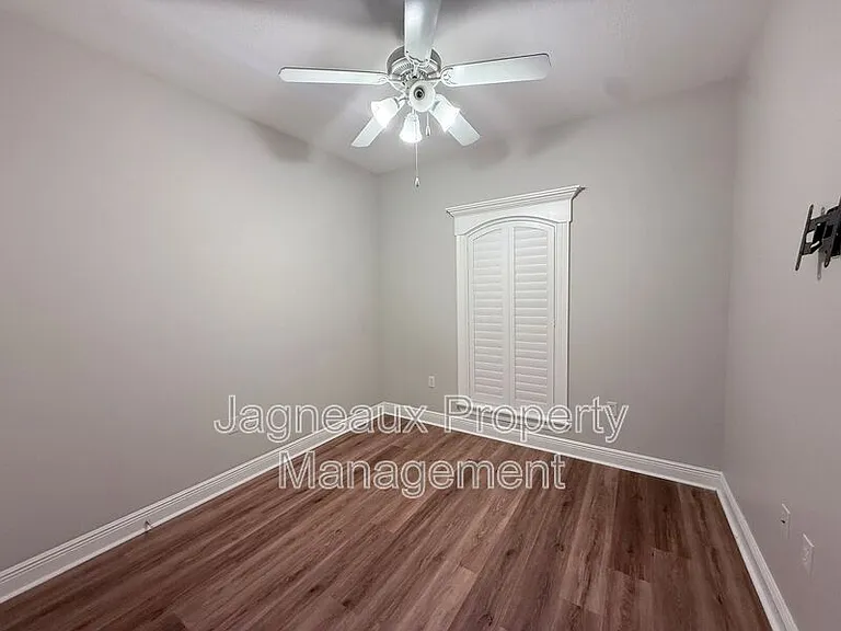 2137 La Cache Dr — Photo 14