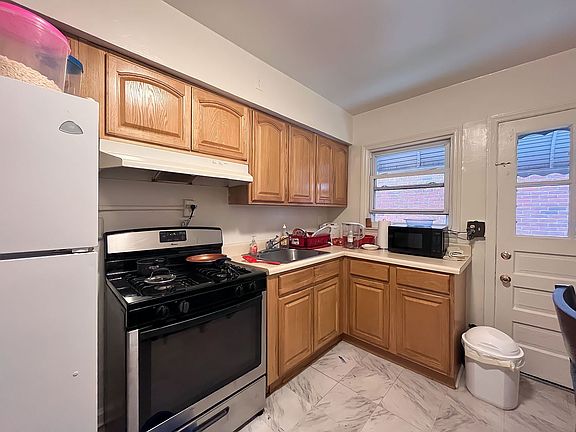 4th image of 2885 Lafayette Ave Floor 1