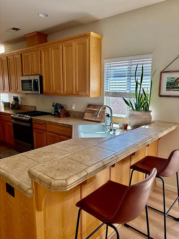 3 bed, 2.0 bath, 1718 sqft, $2,500 — Photo 4