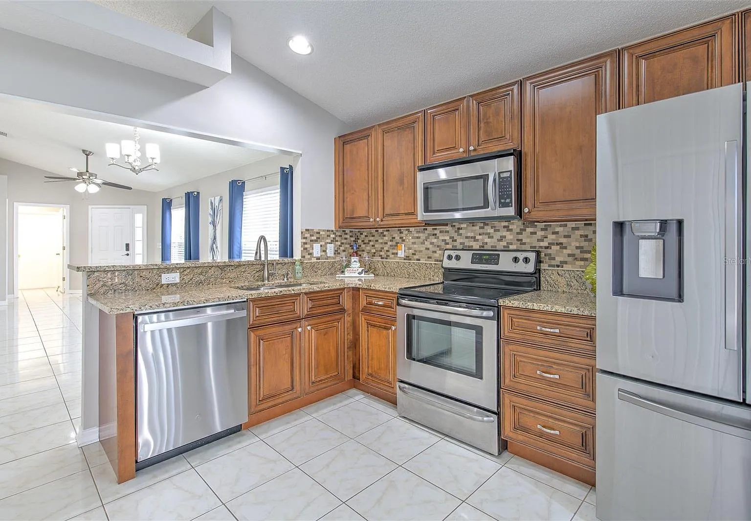 3 bed, 1130 sqft, $2,100 — Photo 3