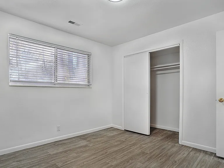 Woodlawn Apartment Homes — Photo 16