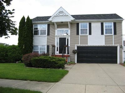 492 Waterbury Ct, Belleville, MI, 48111