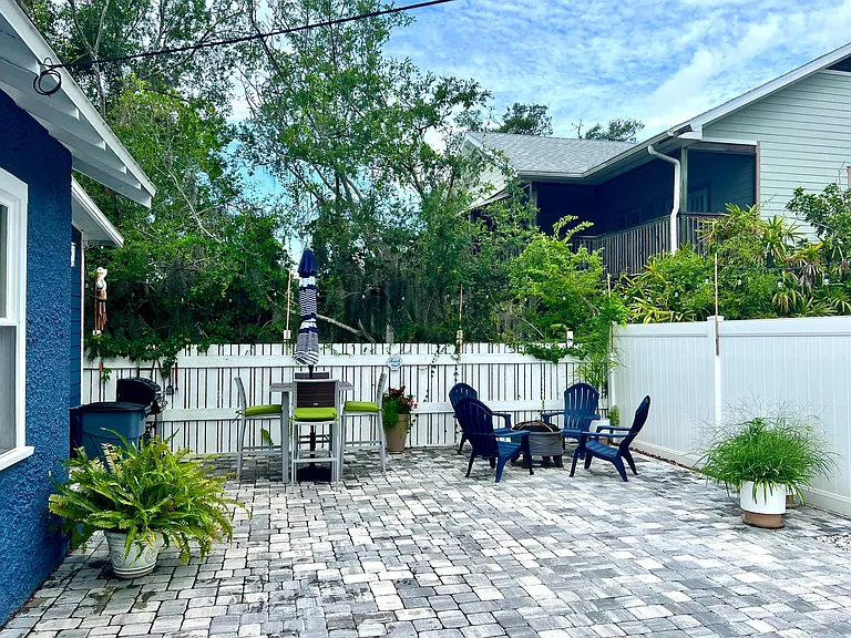 214 Alma Ct — Photo 2