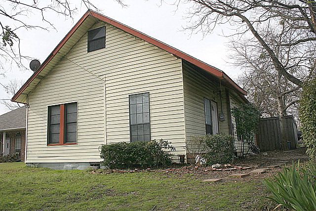 1st image of 400 College St